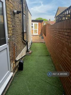 1 bedroom in a flat share to rent, Plaistow, London, E13