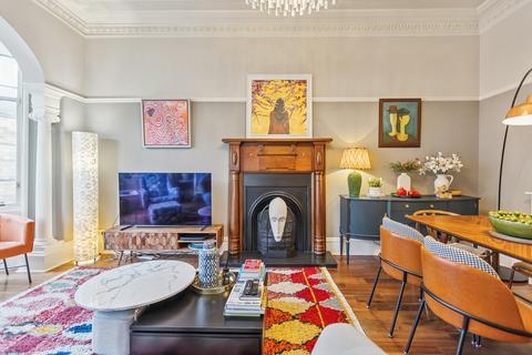 undefined, 2/1, 42 Falkland Street, Hyndland, G12 9QY