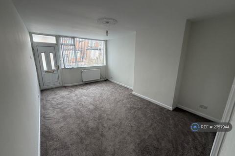 3 bedroom semi-detached house to rent, Valdene Drive, Bolton, BL4