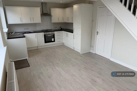 3 bedroom semi-detached house to rent, Valdene Drive, Bolton, BL4