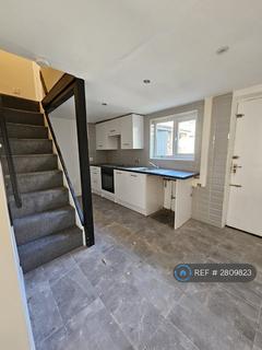 2 bedroom semi-detached house to rent, Crab Lane, Manchester, M9