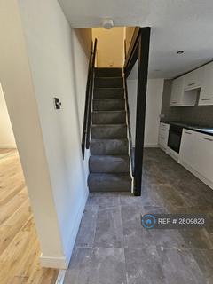 2 bedroom semi-detached house to rent, Crab Lane, Manchester, M9