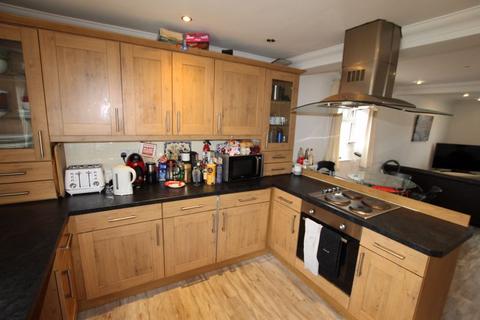 3 bedroom apartment to rent, Moira Place, Cardiff CF24