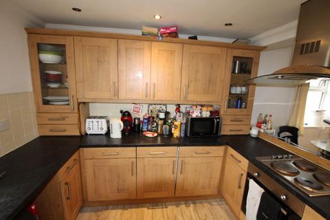 3 bedroom apartment to rent, Moira Place, Cardiff CF24