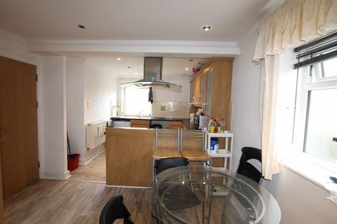 3 bedroom apartment to rent, Moira Place, Cardiff CF24