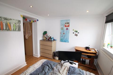 3 bedroom apartment to rent, Moira Place, Cardiff CF24