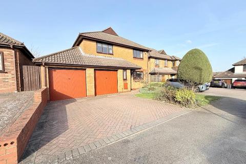 4 bedroom detached house for sale, Charndon Close, Barton Hills, Luton, Bedfordshire, LU3 4DU