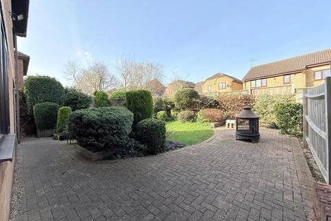 4 bedroom detached house for sale, Charndon Close, Barton Hills, Luton, Bedfordshire, LU3 4DU