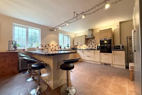 undefined, Elmwood Crescent, Old Bedford Road Area, Luton, Bedfordshire, LU2 7HZ