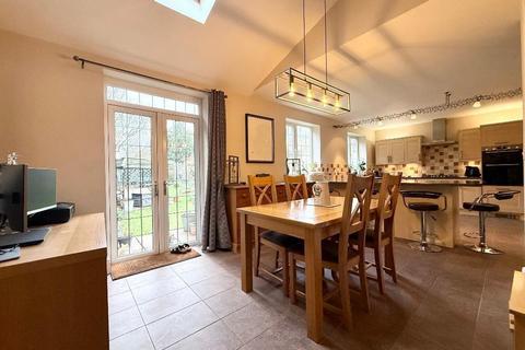 undefined, Elmwood Crescent, Old Bedford Road Area, Luton, Bedfordshire, LU2 7HZ