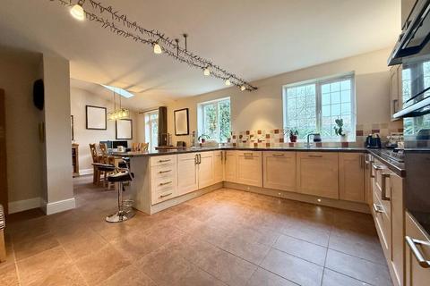 4 bedroom semi-detached house for sale, Elmwood Crescent, Old Bedford Road Area, Luton, Bedfordshire, LU2 7HZ