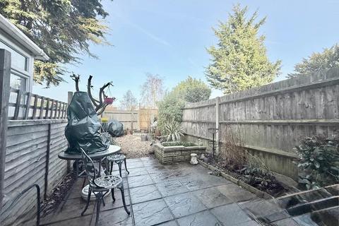 undefined, Highfields Close, Dunstable, Bedfordshire, LU5 4QE