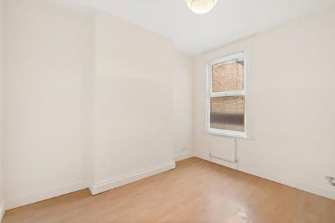 3 bedroom flat for sale, Fabian Road, Fulham, London