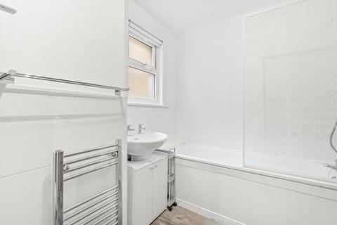 3 bedroom flat for sale, Fabian Road, Fulham, London