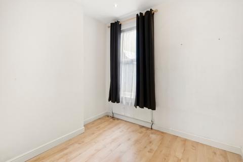 2 bedroom flat for sale, Fabian Road, Fulham, London
