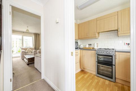 undefined, Saunders Close, Uckfield