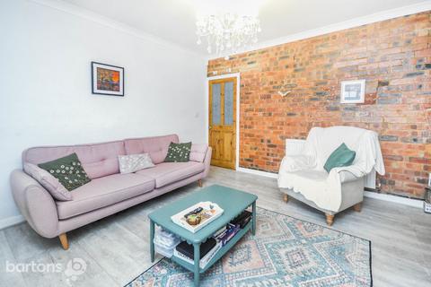 3 bedroom terraced house for sale, Cross Street, Bramley