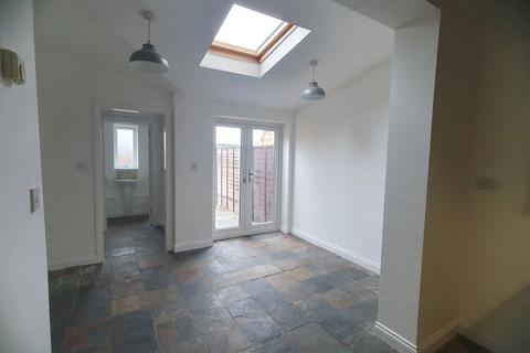3 bedroom semi-detached house to rent, George Street, Kidderminster