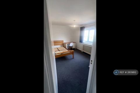 2 bedroom flat to rent, Scarfe Way, Colchester, CO4