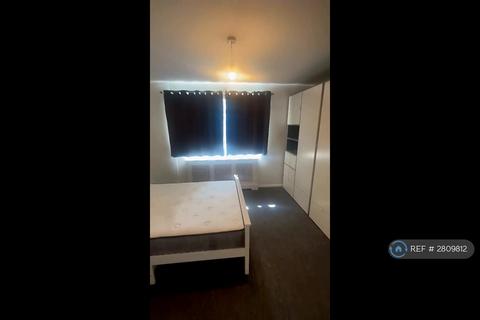 2 bedroom flat to rent, Scarfe Way, Colchester, CO4