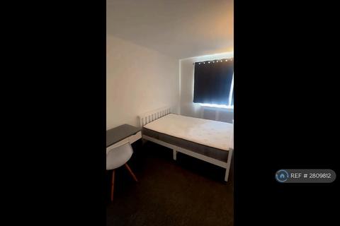 2 bedroom flat to rent, Scarfe Way, Colchester, CO4