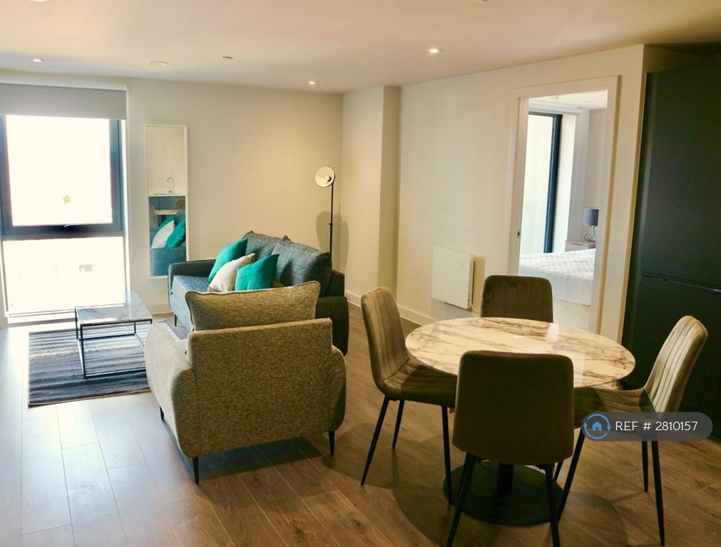 Lounger/Dining Area