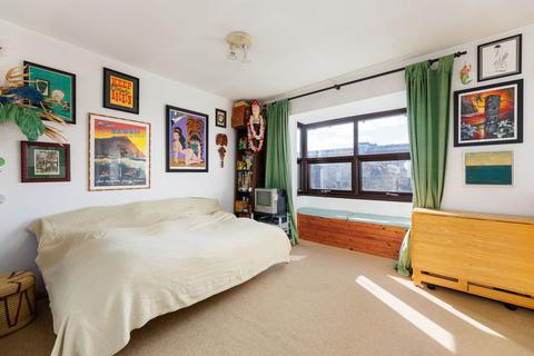 Studio for sale, Holley Road W3