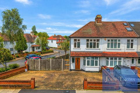 undefined, Roding Lane North, Woodford Green IG8