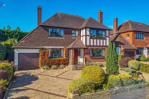 3 bedroom detached house for sale, Daleside Gardens, Chigwell IG7