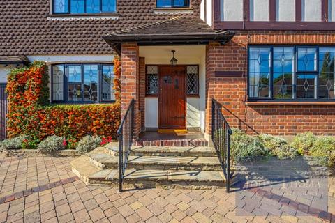 3 bedroom detached house for sale, Daleside Gardens, Chigwell IG7