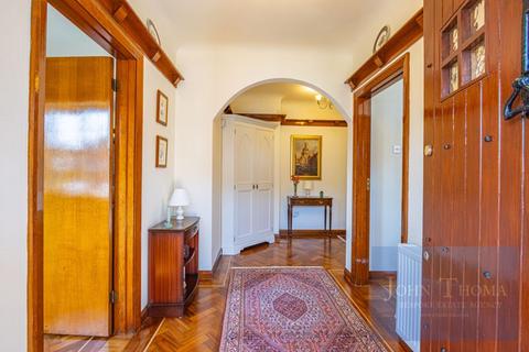 3 bedroom detached house for sale, Daleside Gardens, Chigwell IG7