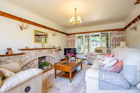 3 bedroom detached house for sale, Daleside Gardens, Chigwell IG7