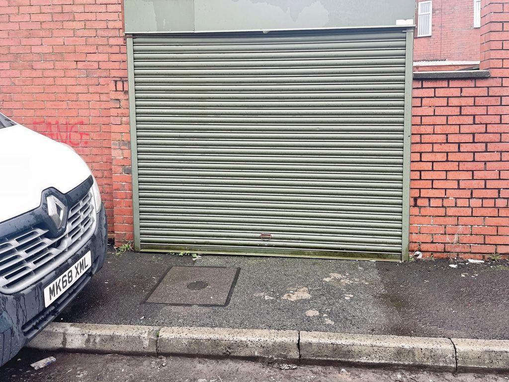 Shutter door