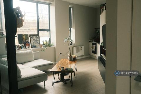 Studio to rent, Coldharbour Lane, London, SW9