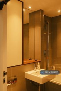 Studio to rent, Coldharbour Lane, London, SW9