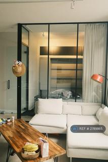 Studio to rent, Coldharbour Lane, London, SW9