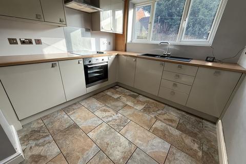 2 bedroom semi-detached house to rent, Chapel Street, Wordsley DY8