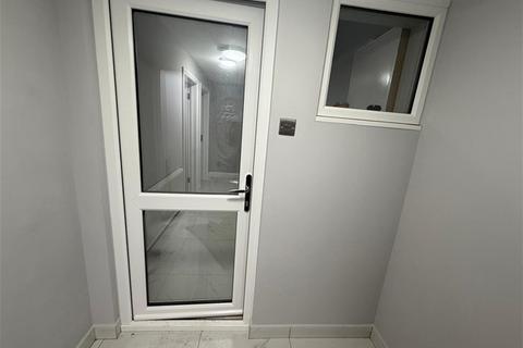 7 bedroom end of terrace house for sale, Page Road, Feltham