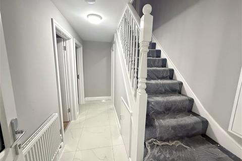 7 bedroom end of terrace house for sale, Page Road, Feltham