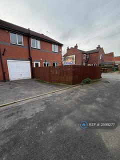 4 bedroom semi-detached house to rent, Castleford Road, Normanton, WF6