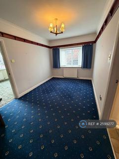 4 bedroom semi-detached house to rent, Castleford Road, Normanton, WF6