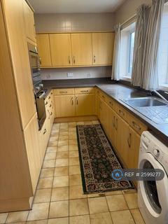 4 bedroom semi-detached house to rent, Castleford Road, Normanton, WF6