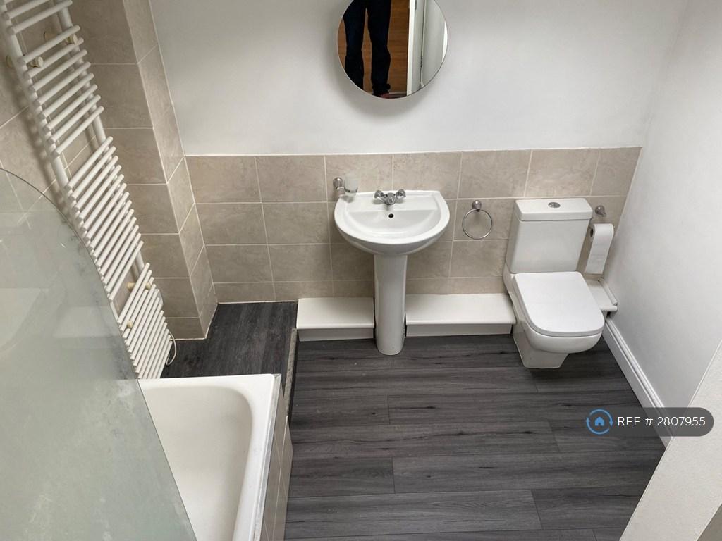 Bath/Shower Room