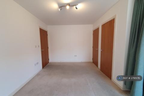 1 bedroom flat to rent, Monarch Way, Ilford, IG2
