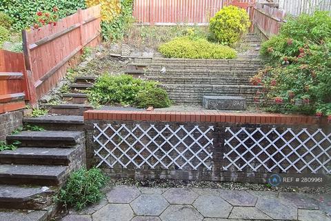 3 bedroom terraced house to rent, Bardolph Avenue, Croydon, CR0