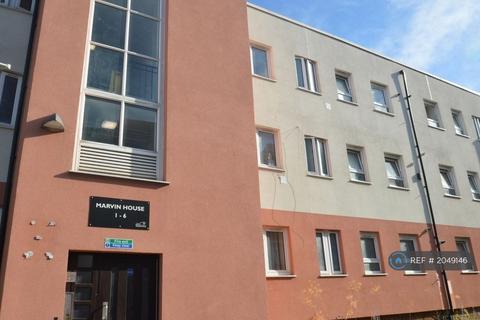 1 bedroom in a flat share to rent, Marvin House, London, SE18