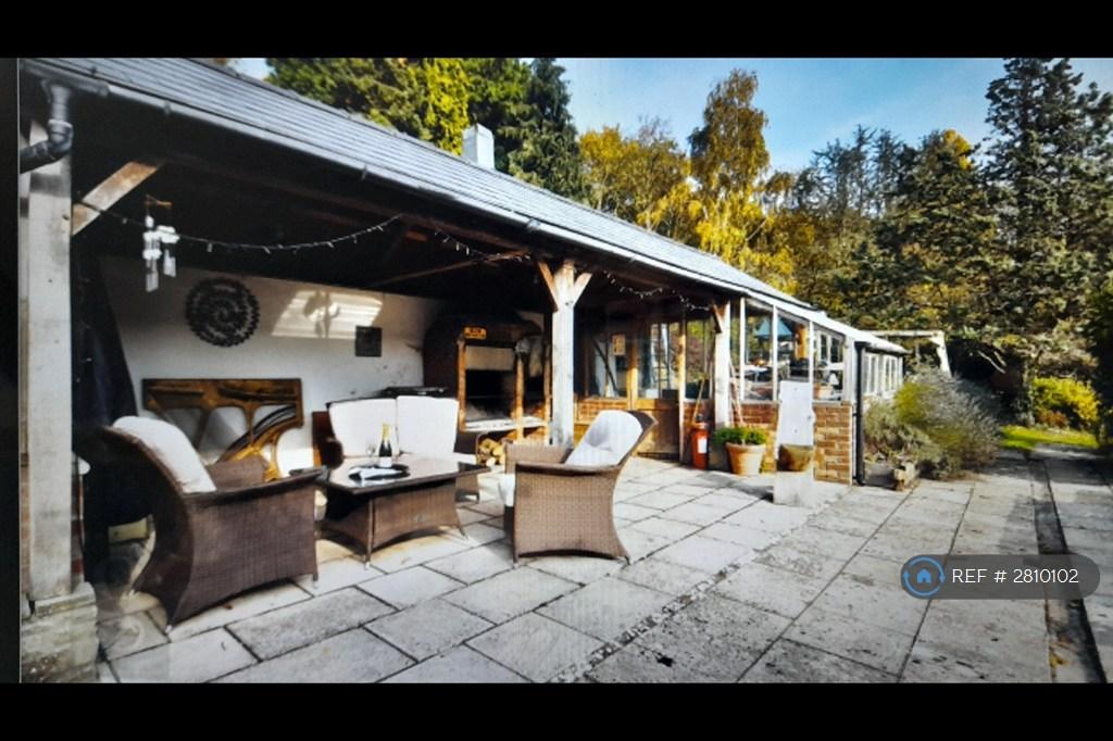 Bbq/Pizza Oven Area