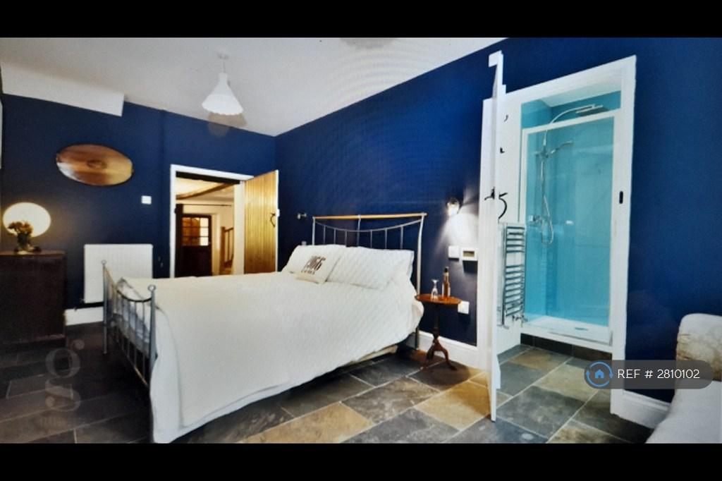Downstairs Ensuite Bedroom Or Playroom
