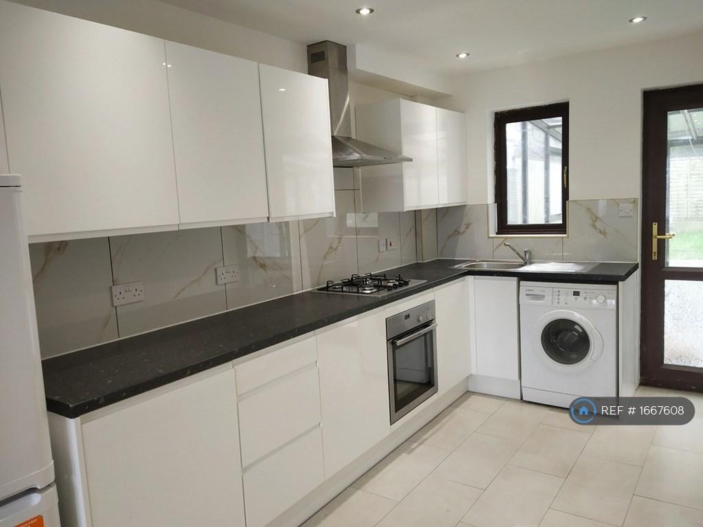 Kitchen Pic 1