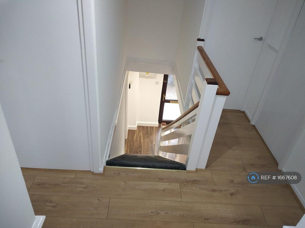 Upstairs Landing Pic 1